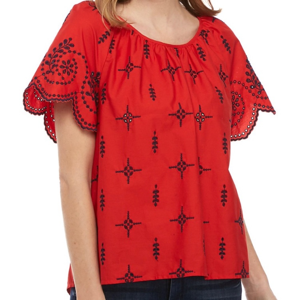 Crown & Ivy Short Sleeved Scalloped Top